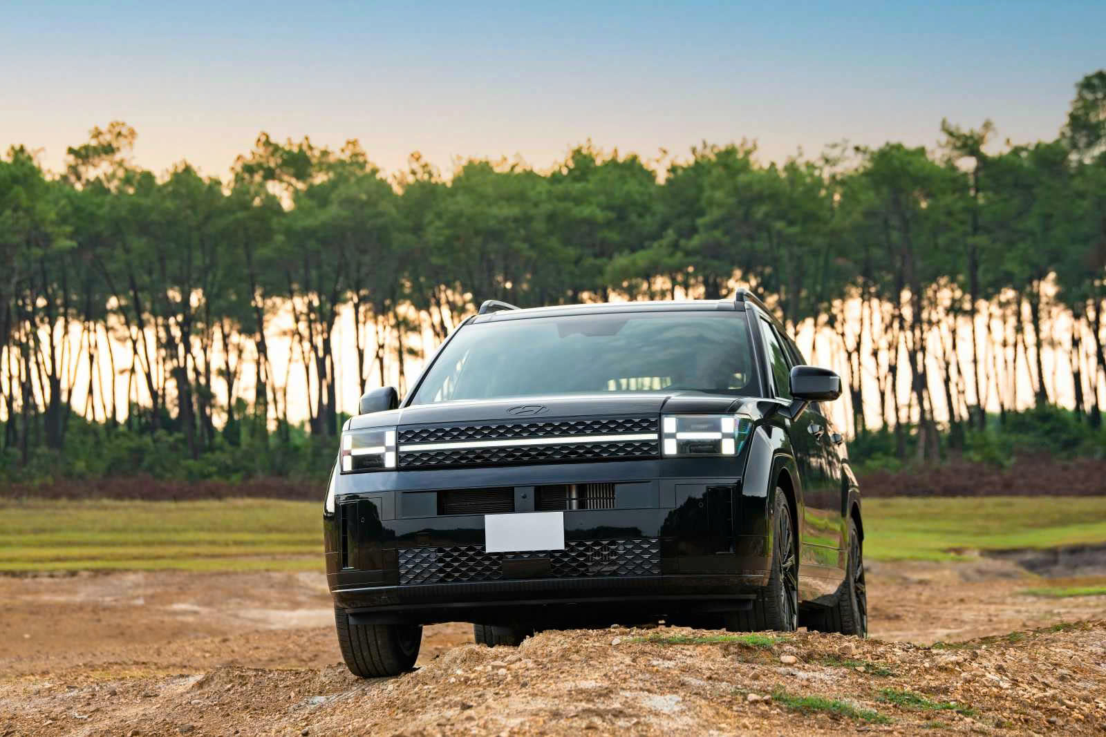 Hyundai Santa Fe giữ giá đến xe Nhật cũng ngỡ ngàng